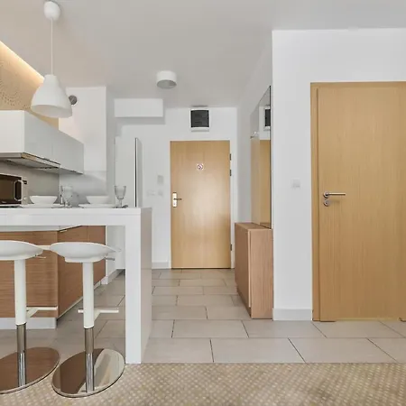 Spacious Close To Centre By Renters Apartmán