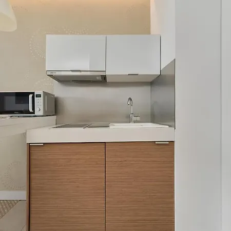 Spacious Close To Centre By Renters Wroclaw