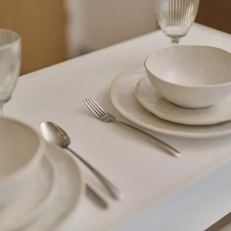 Spacious Close To Centre By Renters *