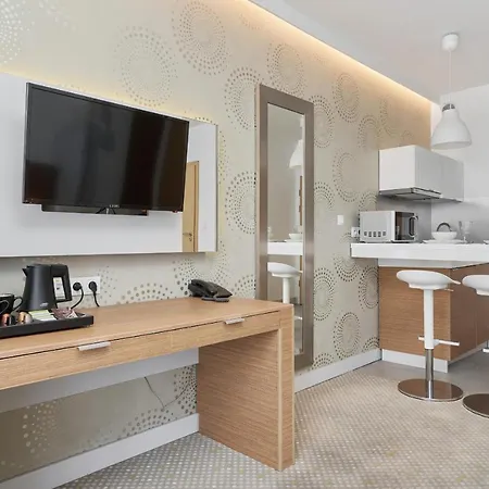 Spacious Close To Centre By Renters *