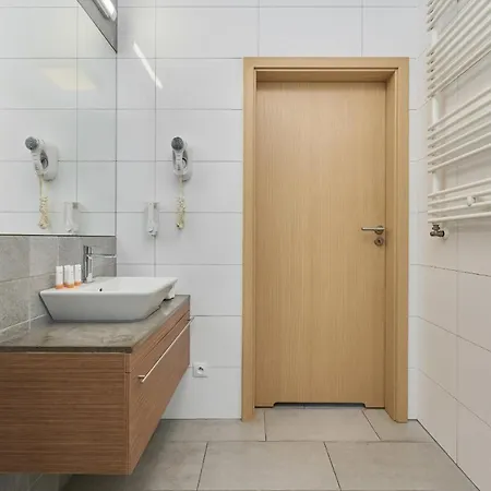 Spacious Close To Centre By Renters Wroclaw