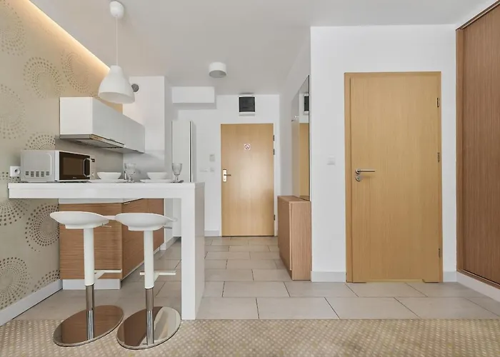 Spacious Close To Centre By Renters Апартаменты