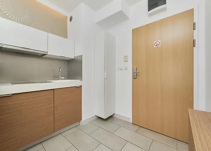 Spacious Close To Centre By Renters * Wrocław