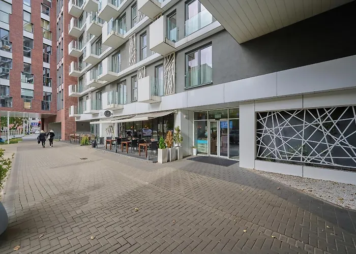 Spacious Close To Centre By Renters Wrocław