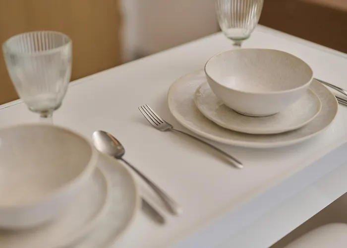 Spacious Close To Centre By Renters *