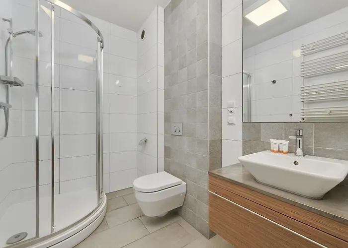 Spacious Close To Centre By Renters