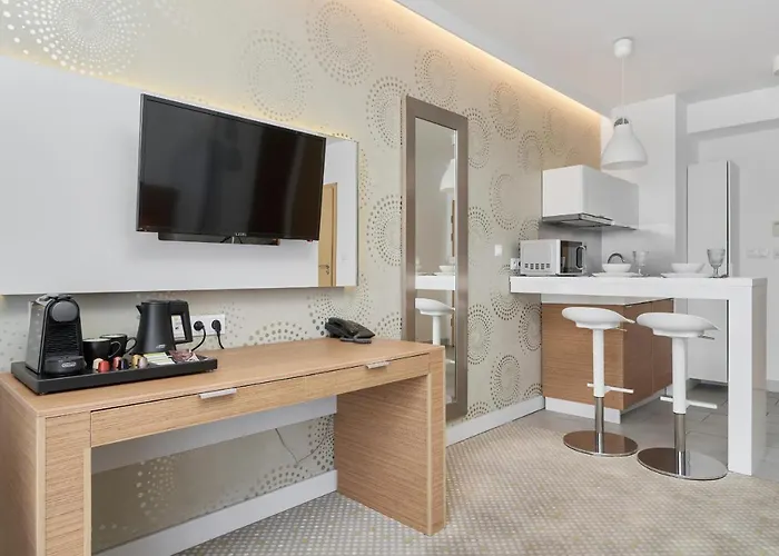 Spacious Close To Centre By Renters *